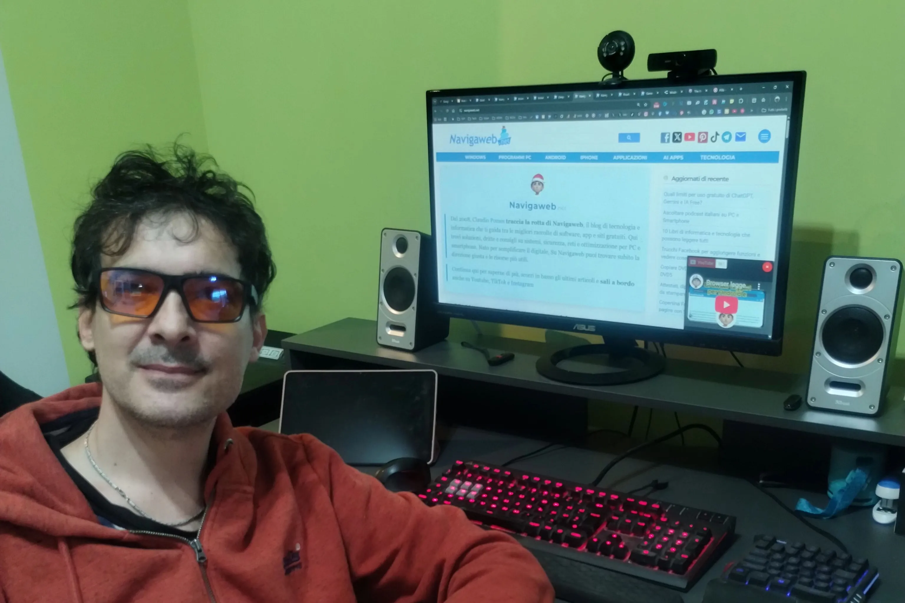 Logo for Navigaweb, an Italian tech blog that focuses on free tools and tips.